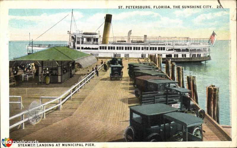 Steamer landing at Municipal Pier