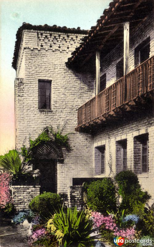 Mission Inn, patio showing new wing