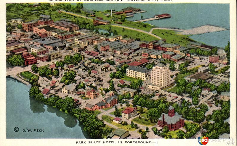 Pictures of Traverse City, Michigan: Park Place Hotel in Foreground