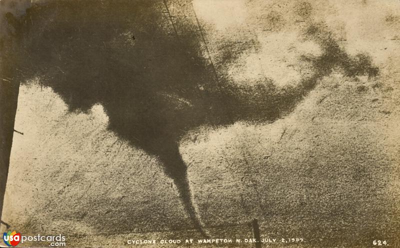 Pictures of Wahpeton, North Dakota: Cyclone cloud on July 2, 1907